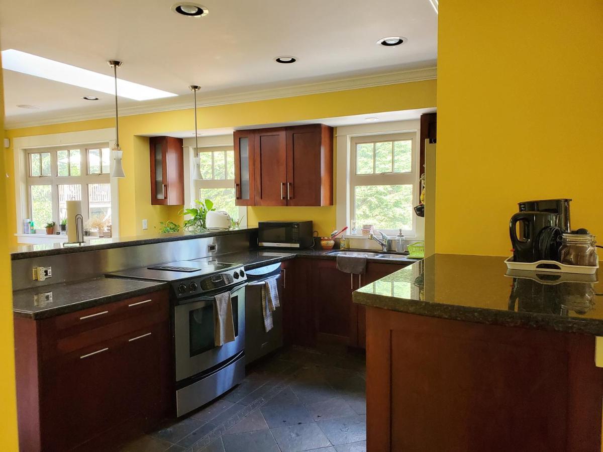 Elegant, Sunny Modern Home With Skylights - Kitsilano, 溫哥華 外观 照片
