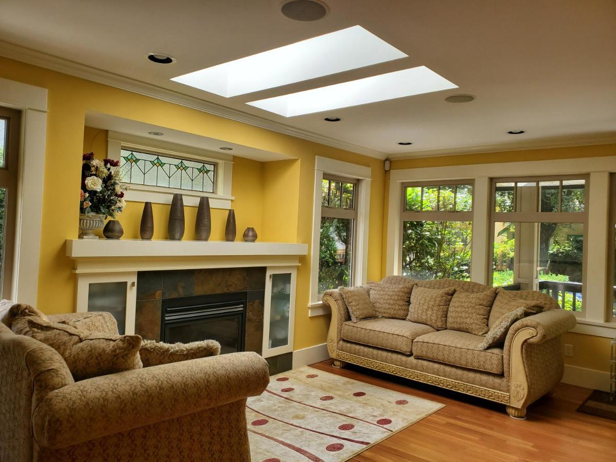 Elegant, Sunny Modern Home With Skylights - Kitsilano, 溫哥華 外观 照片